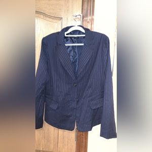 Brand new tahari suit set never worn